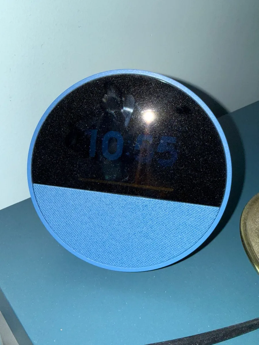 Enceinte connectée Amazon Echo avec horloge, bleue — photo 1