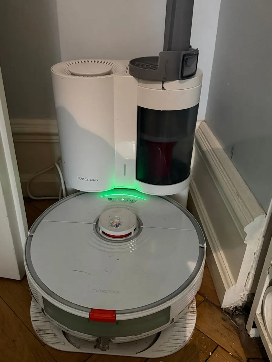 Aspirateur robot Roborock avec station de vidage — photo 1