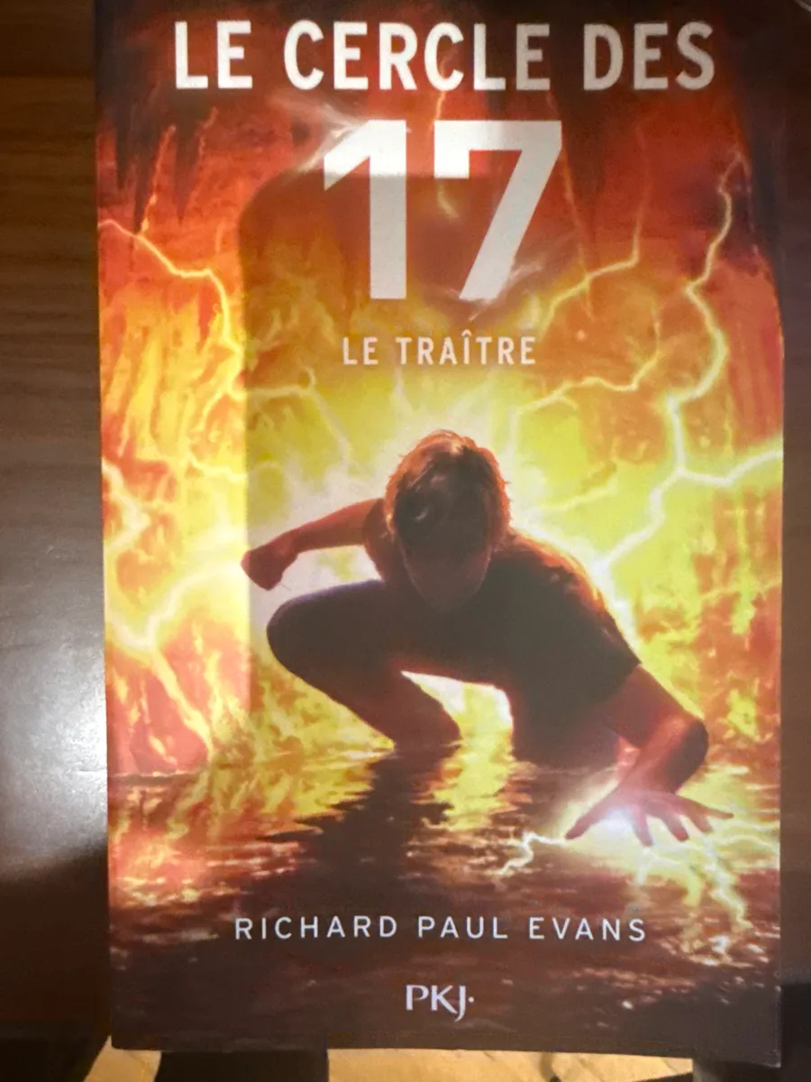 Livre Le Cercle des 17 : Le Traître - Richard Paul Evans — photo 1