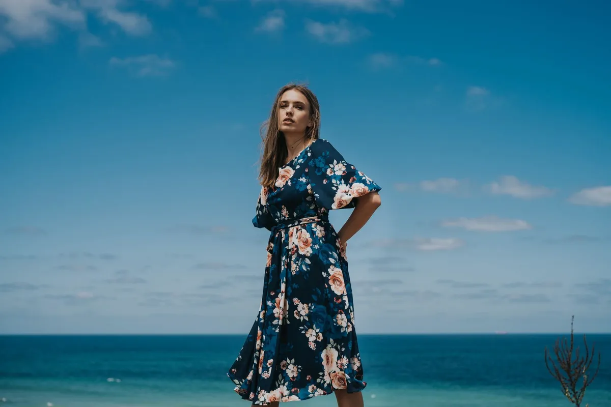 Robe mi-longue Sézane à fleurs taille 36 — photo 1