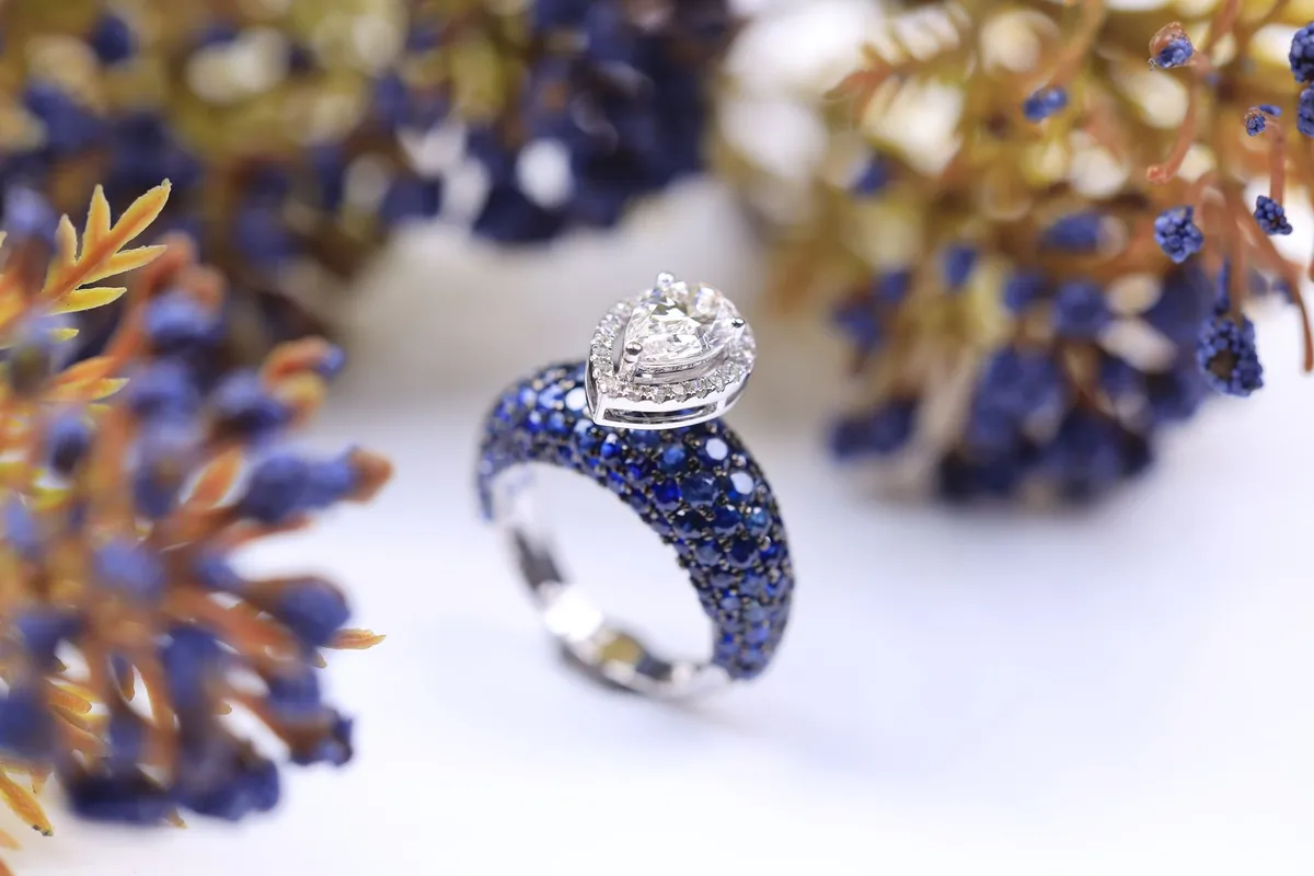 Bague en or jaune 18 carats avec saphir — photo 1