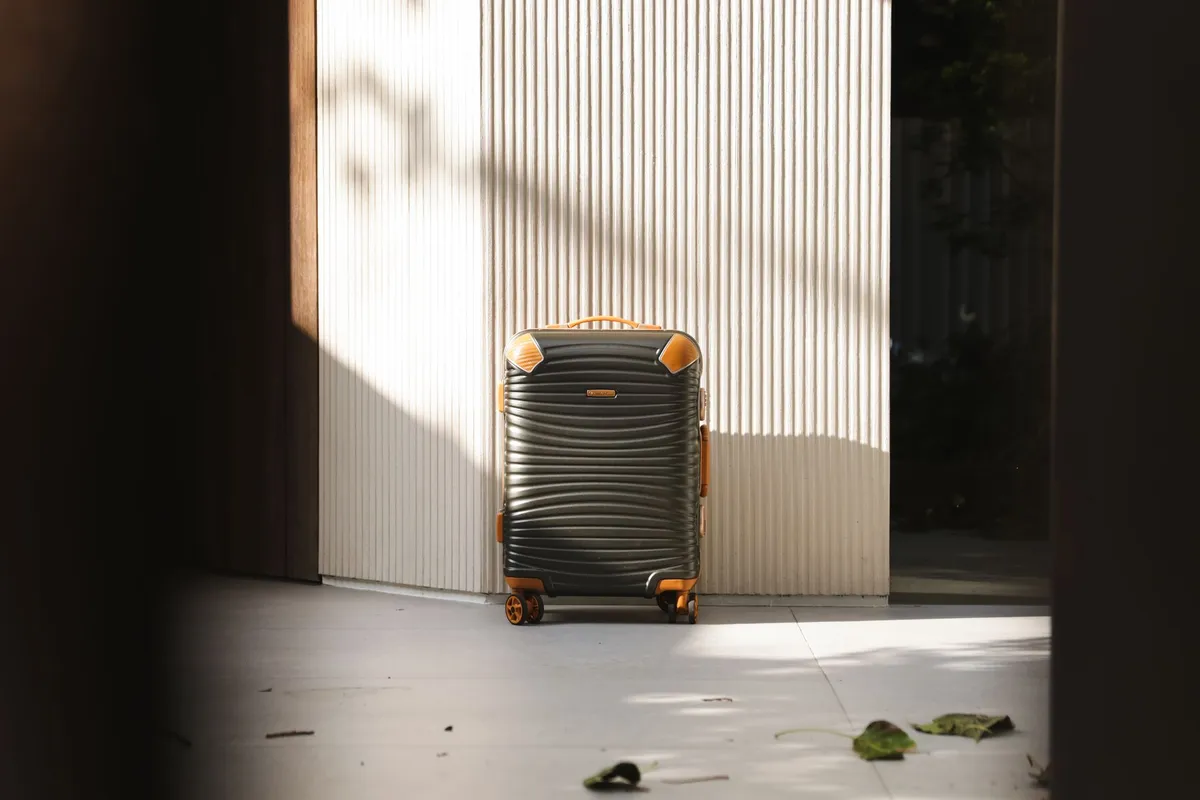 Valise rigide 4 roues taille cabine – comme neuve — photo 1