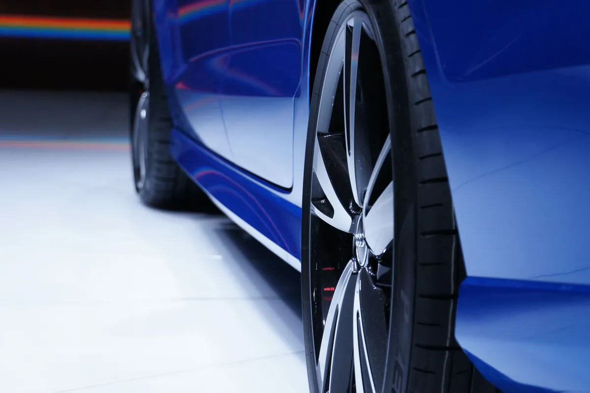 Kit 4 flexibles + plaquettes de frein Renault Clio IV — photo 1