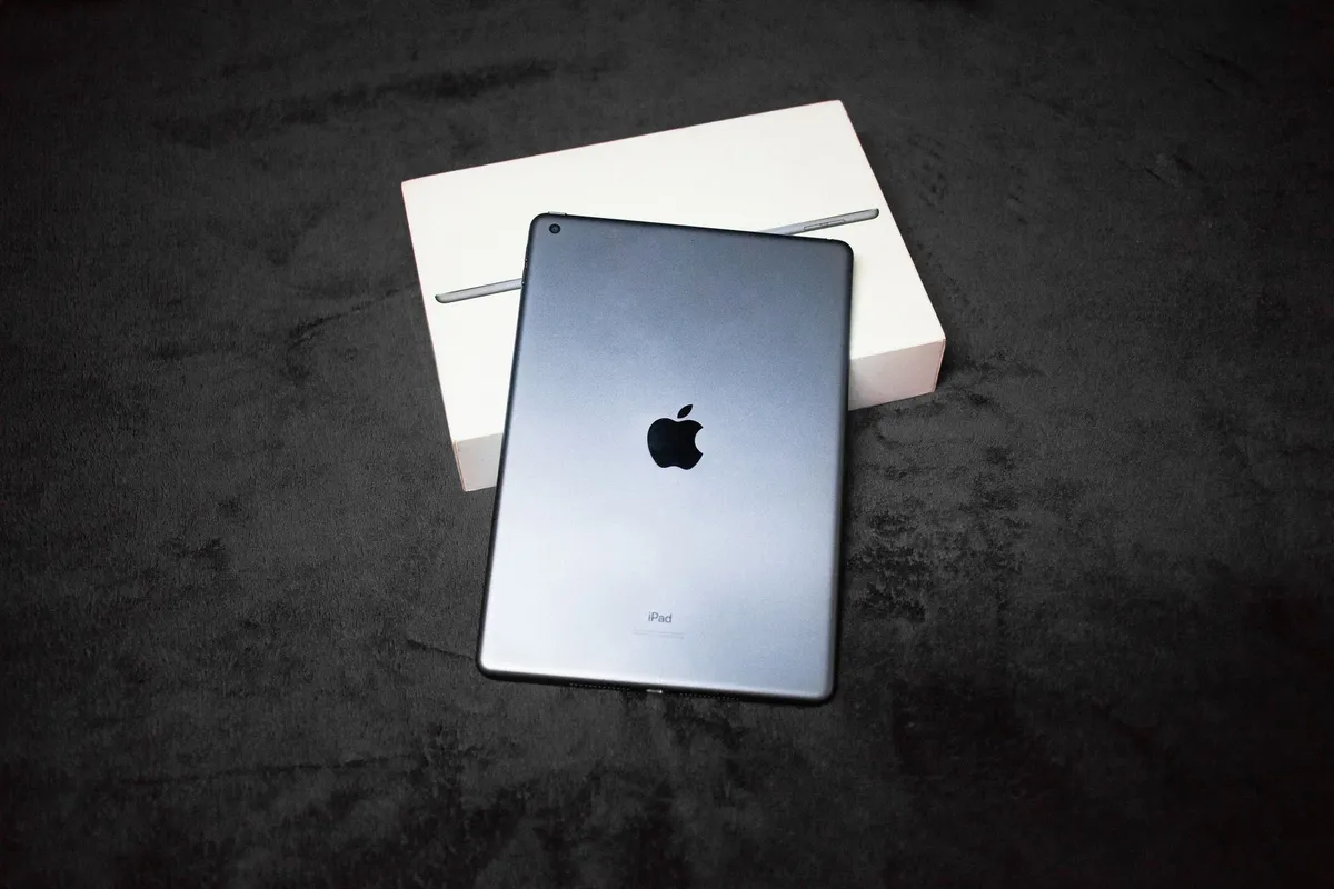 iPad 9e génération 64 Go Wi-Fi gris sidéral — photo 1