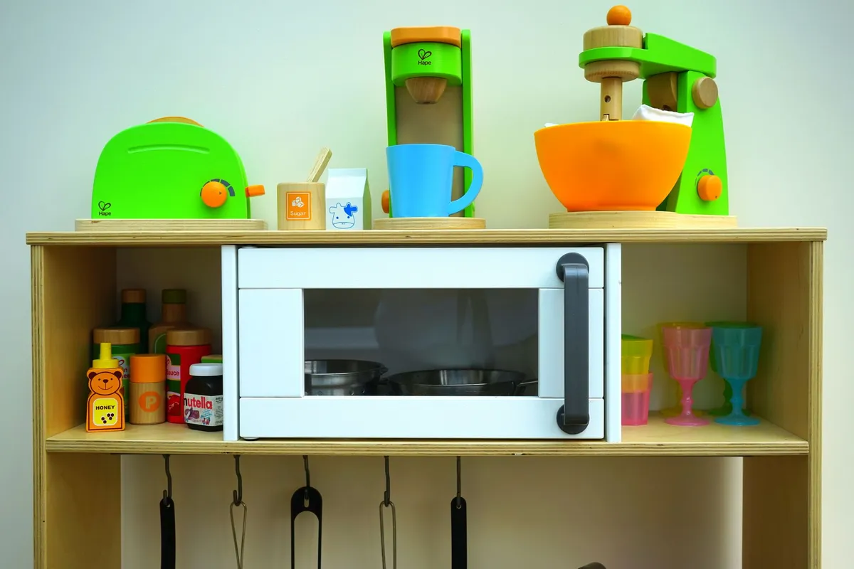 Cuisine en bois enfant avec accessoires — photo 1