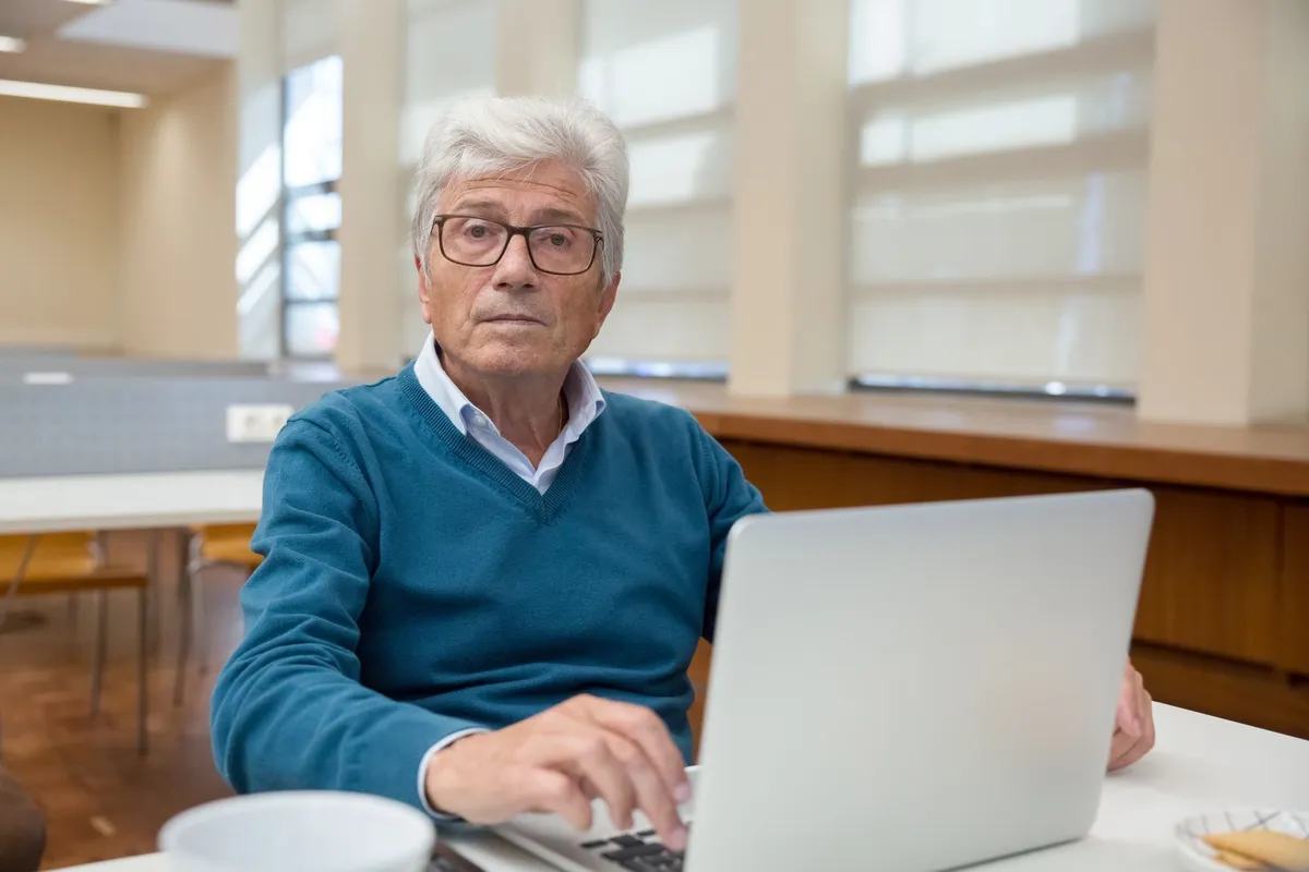 Cours d'informatique à domicile pour seniors — photo 1